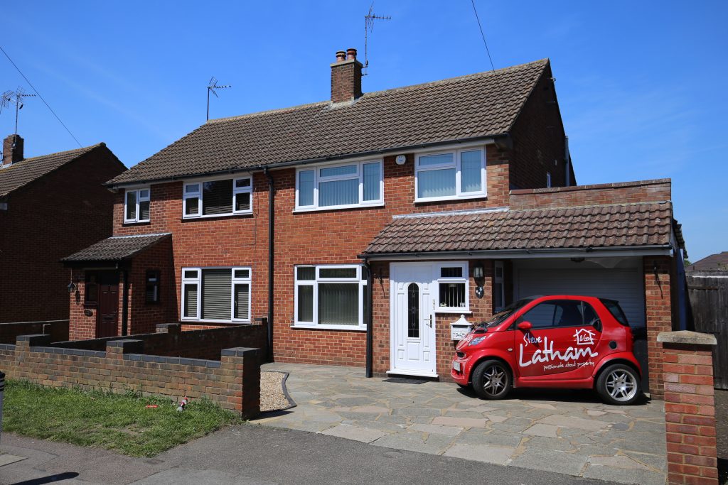 Brooklands Dive, Leighton Buzzard £363,750 Steve Latham & Co